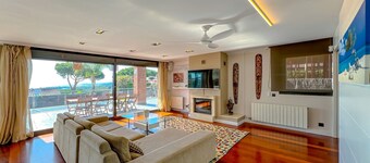 Stylish villa with saltwater pool