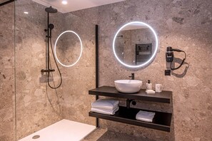 Bathroom - Villa in Ardennes near Durbuy and Nature Trails (La Roche-en-Ardenne)