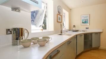 Dishwasher, cookware/dishes/utensils