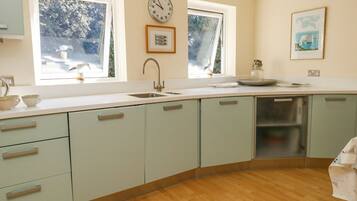 Dishwasher, cookware/dishes/utensils