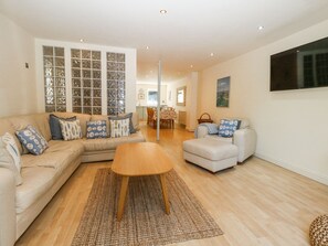 Living area - 6 Red Sails (Poole)