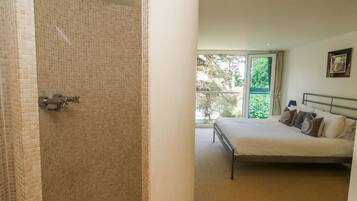 3 bedrooms, individually decorated, individually furnished, free WiFi