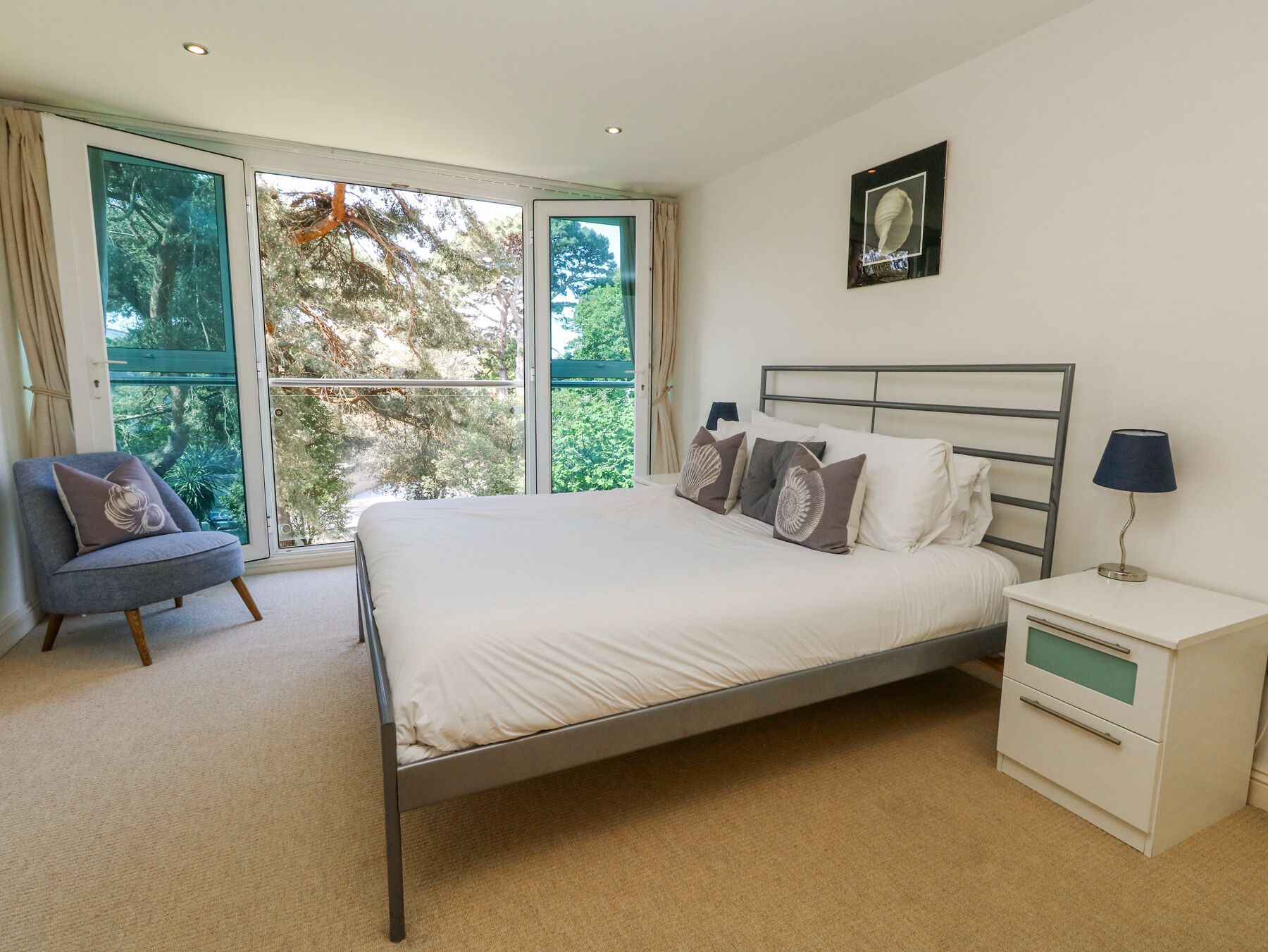 3 bedrooms, individually decorated, individually furnished, free WiFi