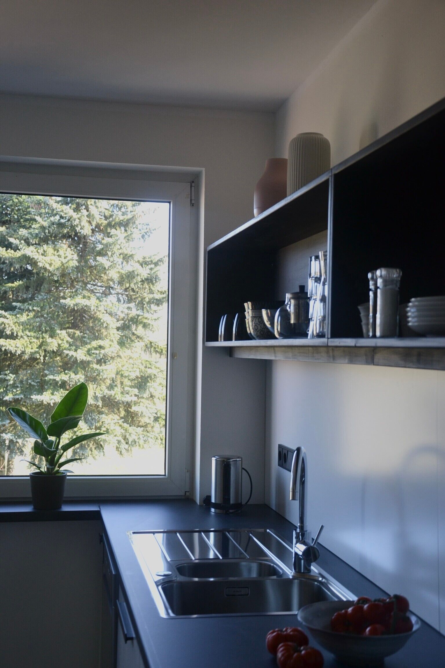 Refrigerador, horno, lavavajillas y cafetera y tetera 