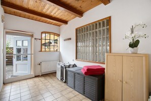 Interior - Apartment 'Auf Dem Rosenhof' with Shared Terrace, Private Garden and Wi-Fi (Wolmersdorf)