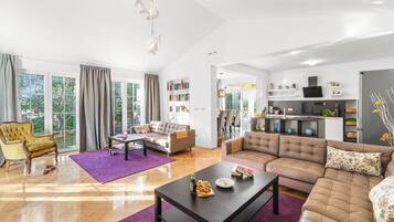 House, Private Pool | Living area | 15-inch flat-screen TV with satellite channels