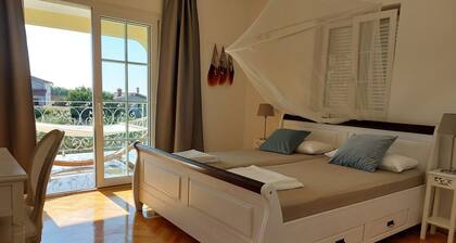 Holiday House with Pool Villa Seabird