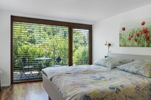 4 bedrooms, free WiFi, bed sheets - Holiday Home 'Almschlössle' with Mountain View, Private Terrace and Wi-Fi (Gottmadingen)