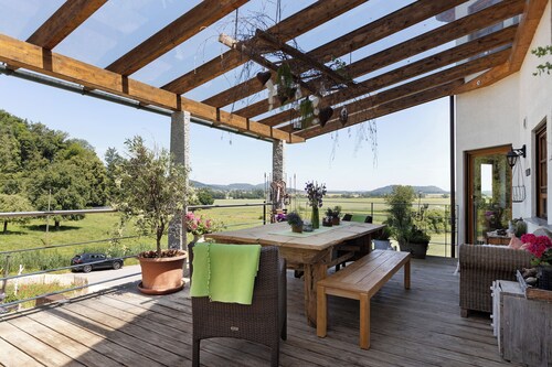 Ferienhaus 'Almschlössle' mit Bergblick, privater Terrasse und Wi-Fi