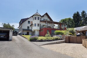 Exterior - Holiday Home 'Almschlössle' with Mountain View, Private Terrace and Wi-Fi (Gottmadingen)