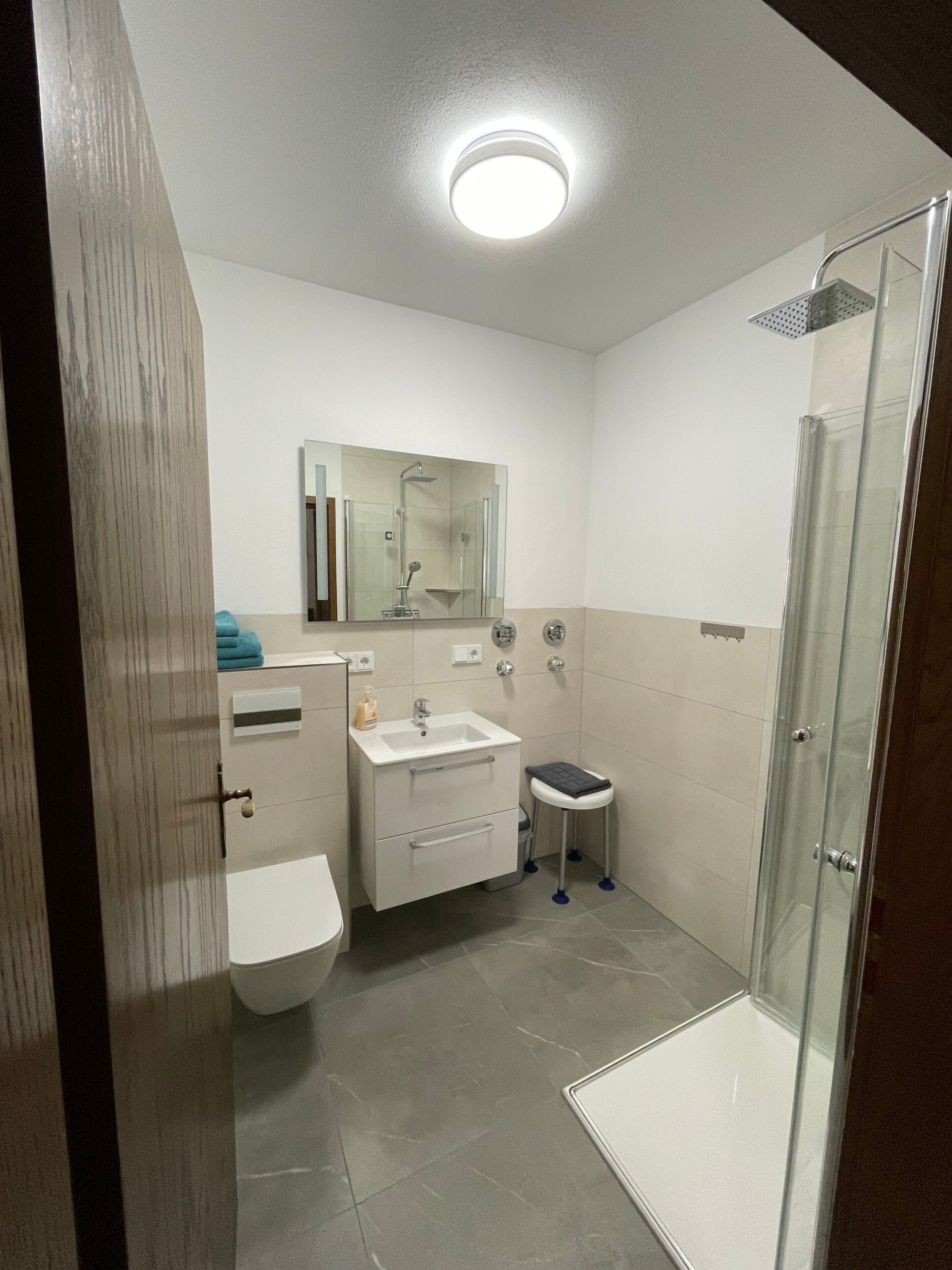 Douche, serviettes fournies