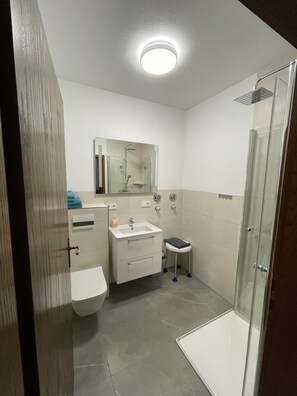 Douche, serviettes fournies