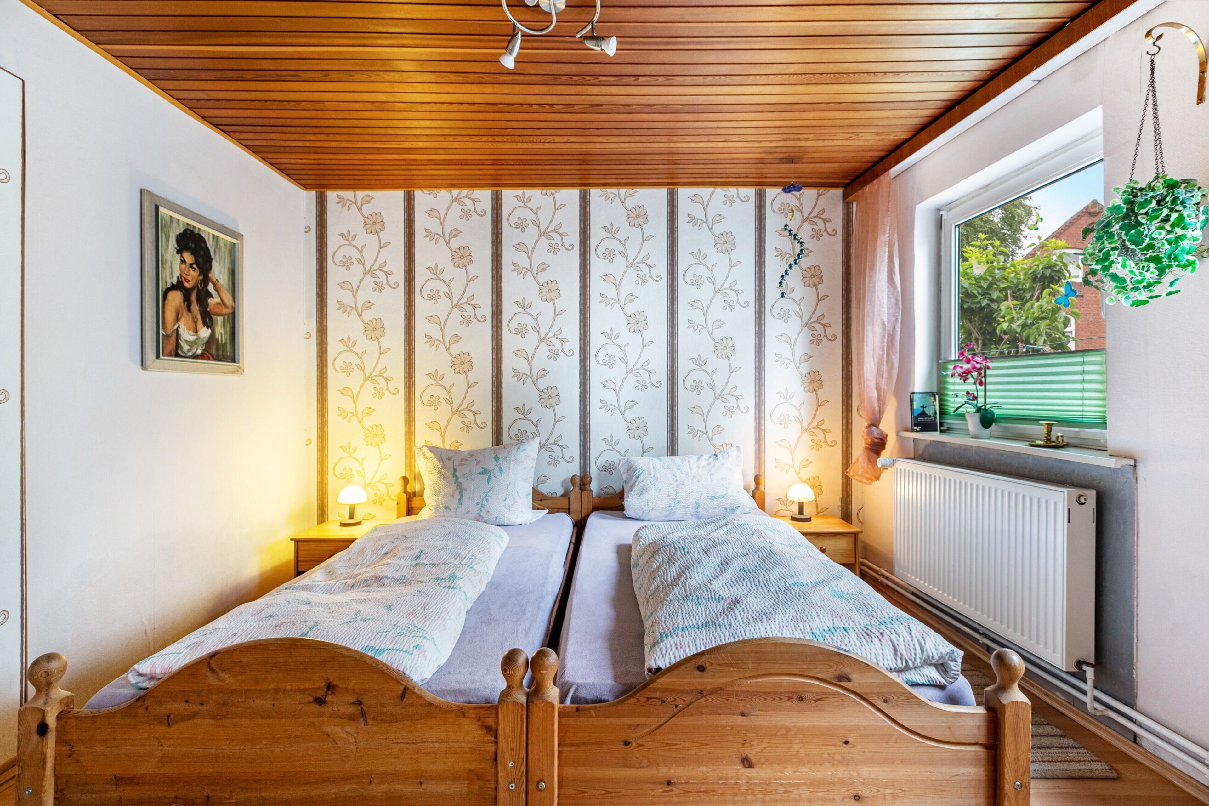 2 室のベッドルーム、WiFi (無料)、ベッドシーツ