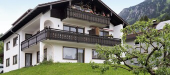 Studio Apartment 'Ferienwohnung Wendelinus' with Mountain View, Shared Terrace and Wi-Fi