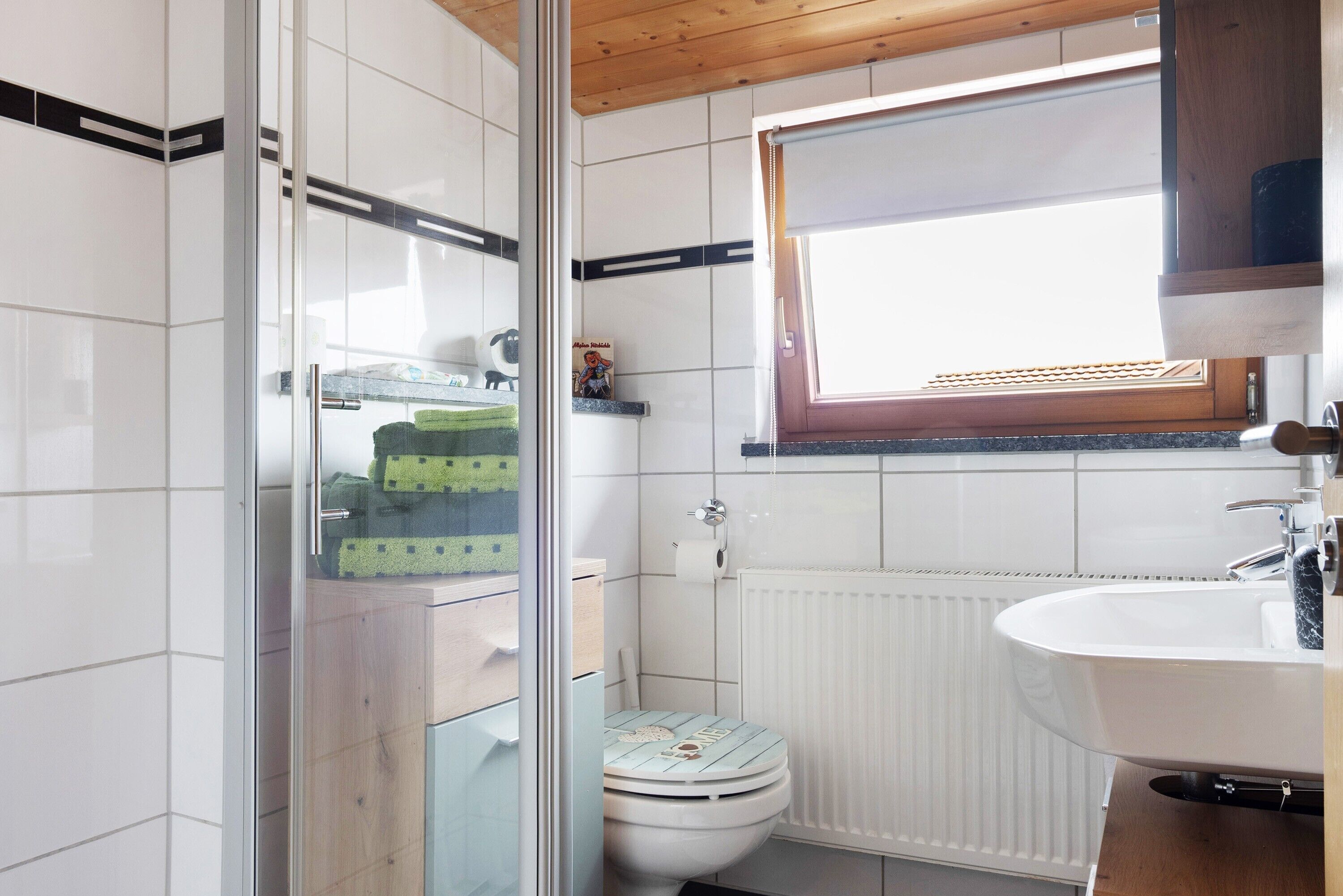 Een douche, een haardroger, handdoeken