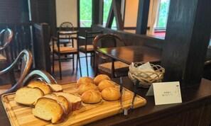 Dining - rosortinn boulogne (Koumi)