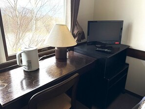 Desk, laptop workspace, blackout drapes, iron/ironing board - rosortinn boulogne (Koumi)