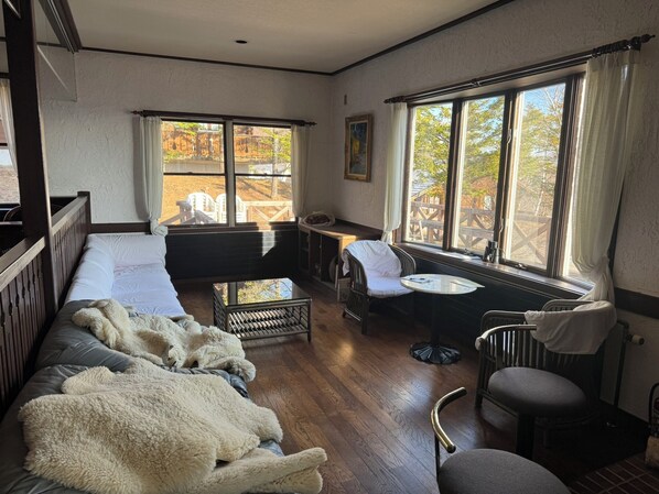 Interior - rosortinn boulogne (Koumi)