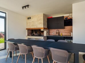 Maison (Five Bedroom House with Balcony) | Salle Ă manger