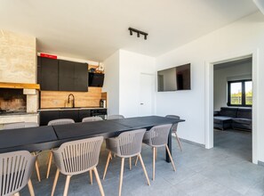Maison (Five Bedroom House with Balcony) | Salle Ă manger