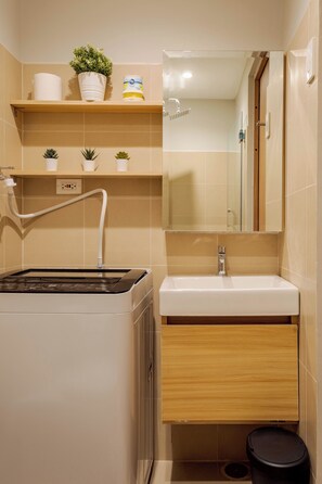 Shower, bidet, towels, soap - Stylish 1BR in Mall of Asia Complex - Unli Wi-Fi - good for 4 pax (Pasay City)