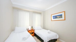 3 bedrooms, iron/ironing board, WiFi, bed sheets - Angourie Blue 3 - Lifestyle Yamba (ANGOURIE)