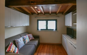 Smart TV, fireplace - Awesome home in Querceta with WiFi (Querceta)