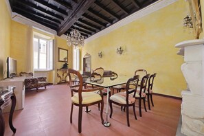 Dining - Vantaggio 1 Bdr Close Piazza Di Spagna by Halldis (Rome)
