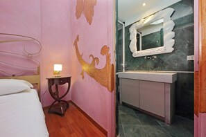 1 bedroom, iron/ironing board, travel cot, free WiFi