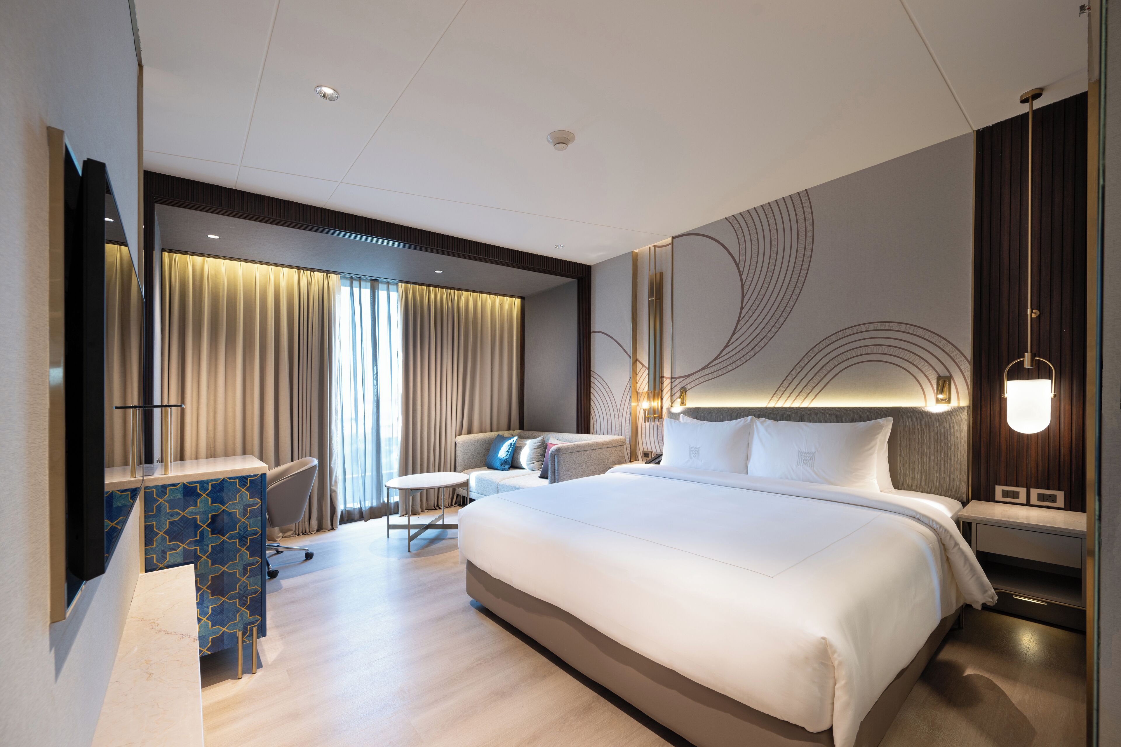 In-room safe, desk, laptop workspace, soundproofing