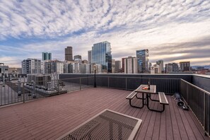 Outdoor dining - Chic Loft | Heart of RiNo | Walk to Everything (Denver)