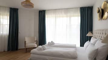 4 bedrooms, iron/ironing board, WiFi, bed sheets