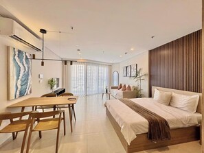 Individually decorated, individually furnished, desk, laptop workspace - The Song Premium Apartment - Vung Tau Beach (Ho Chi Minh City)