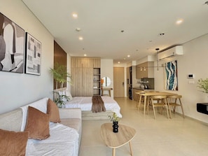 Individually decorated, individually furnished, desk, laptop workspace - The Song Premium Apartment - Vung Tau Beach (Ho Chi Minh City)