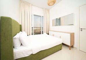Tabla de planchar con plancha, wifi gratis, ropa de cama