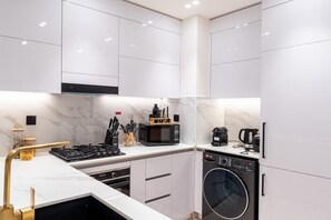 Coffee/tea maker, fridge, microwave, oven