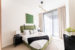 Tabla de planchar con plancha, wifi gratis, ropa de cama