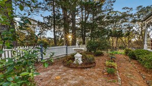 Unclassified image, 5 of 22, button - Le Petit Chateau Bushland Views (MEDLOW BATH)