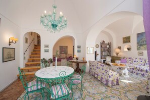 Dining - Casa del Fico.BLUE double room with private bathroom inside. (Positano)