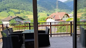 Comfort Studio, 1 Queen Bed, Mountain View | 1 bedroom, free WiFi, bed sheets