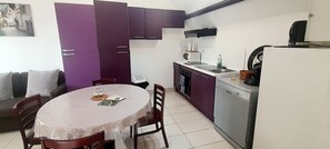 Micro-ondes, four, plaque de cuisson, lave-vaisselle