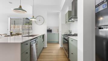 KylskÄp, mikrovÄgsugn, ugn och spishÀll