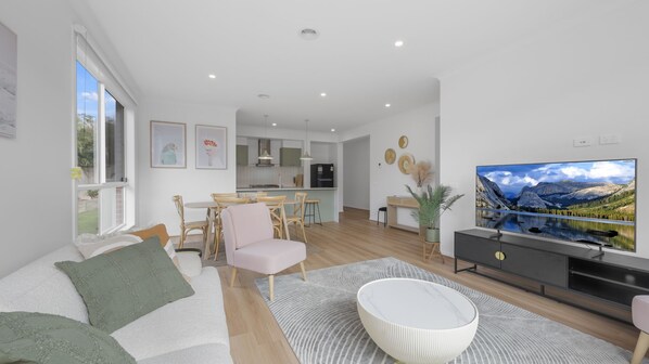 TV - Opal Villa - Perfect for Couples (Warrnambool)