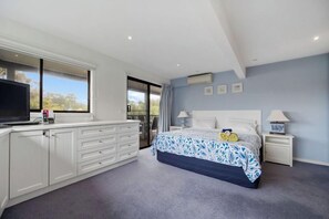 6 bedrooms, iron/ironing board, free WiFi, bed sheets