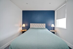 3 室のベッドルーム、アイロン / アイロン台、WiFi、ベッドシーツ
