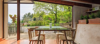 Elegant Euganean Hills apartment with garden view