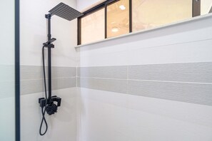 Secador de pelo, toallas