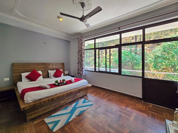 Superior kamer, uitzicht op de stad | Een laptopwerkplek, gratis wifi, beddengoed