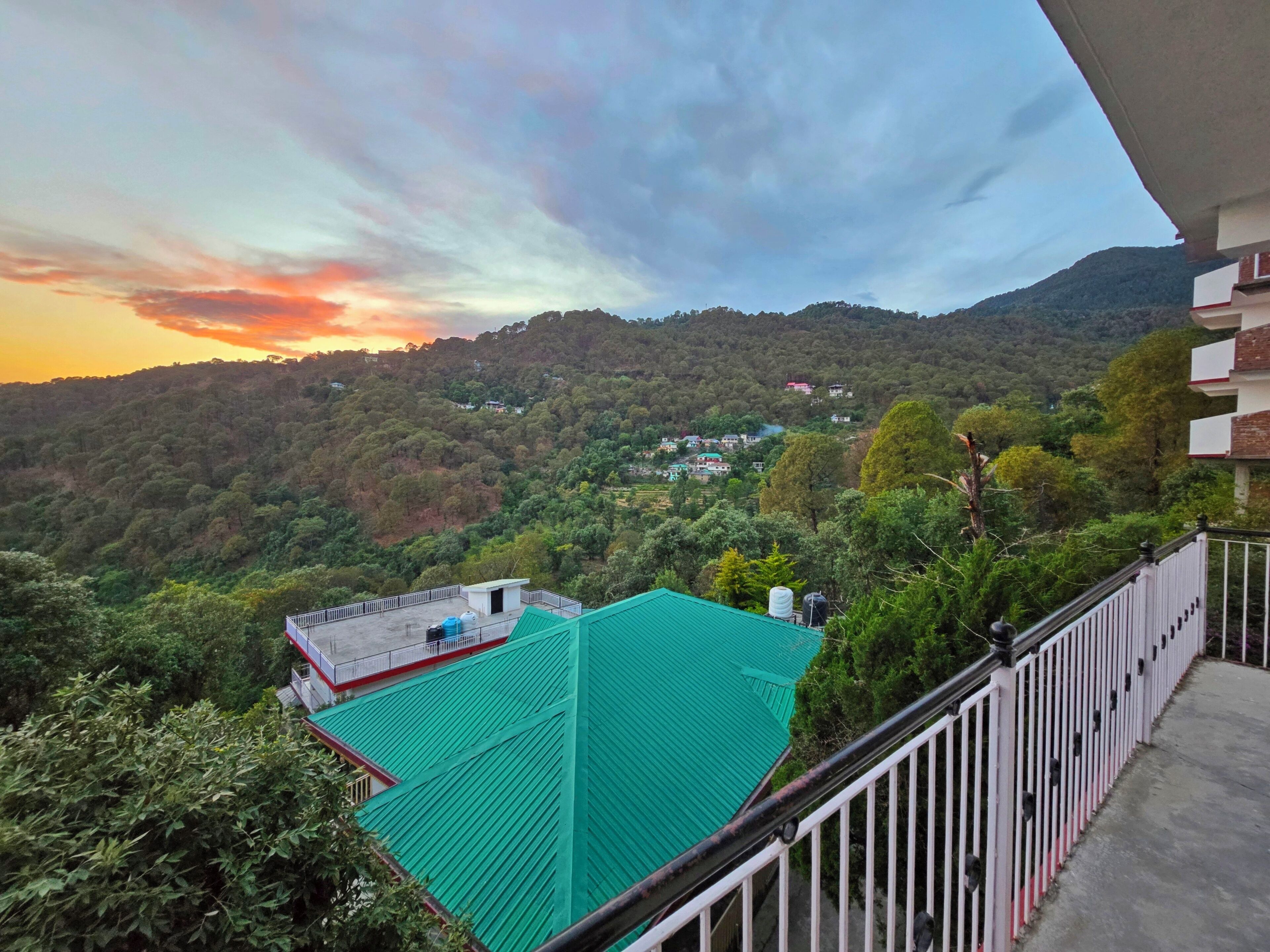 Luxury-Dreibettzimmer, Bergblick | Terrasse/Patio
