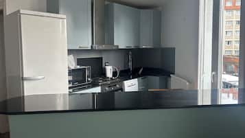 Micro-ondes, four, plaque de cuisson, lave-vaisselle